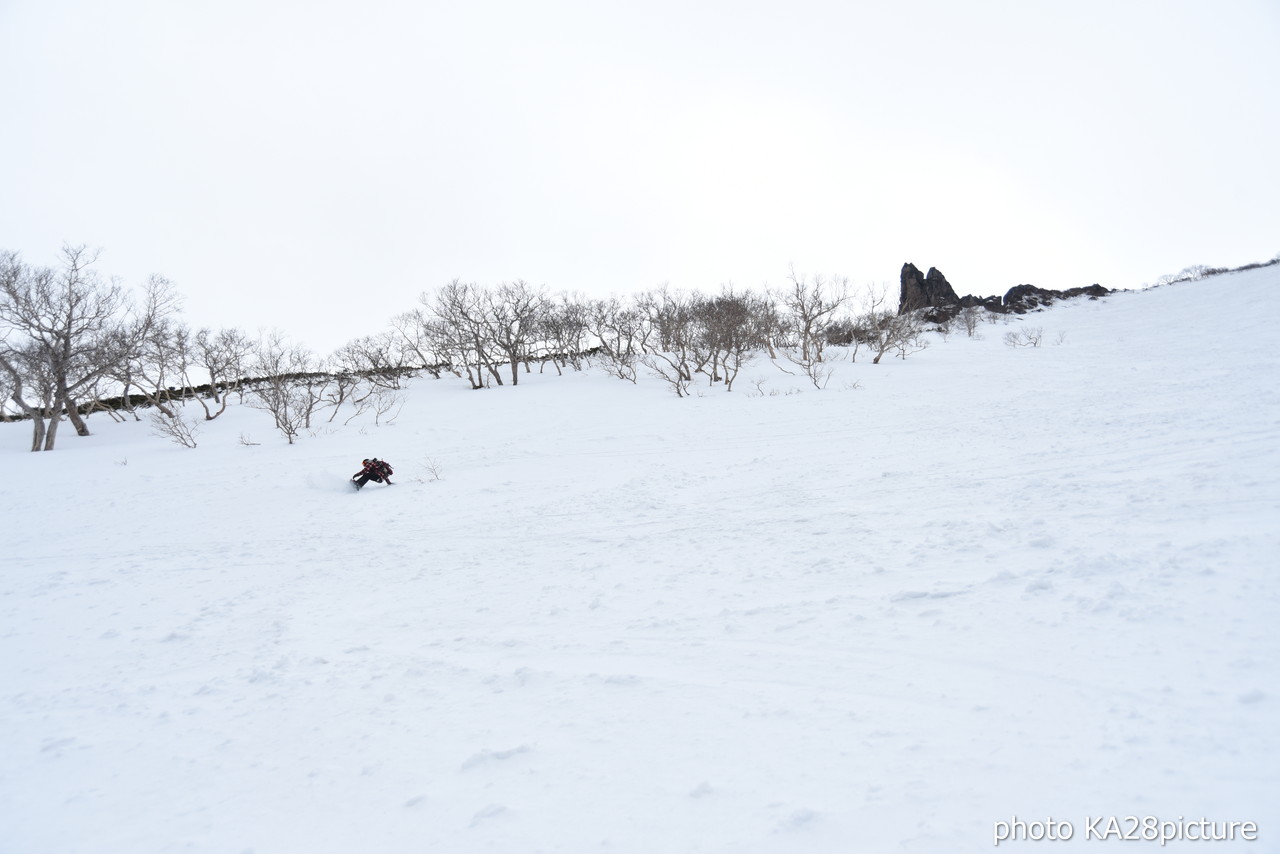 大雪山層雲峡黒岳ロープウェイスキー場　積雪 380cm！標高1,984ｍの黒岳山頂から大斜面にシュプールを描く(*^^)v 